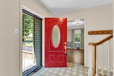 2012 SW Westwood Dr, Topeka, KS 66604 - photo 3