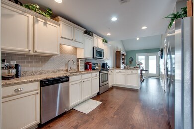 1050 Neeleys Bend E, Spring Hill, TN 37174 - photo 3