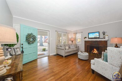 1724 SW Webster Ave, Topeka, KS 66604 - photo 2