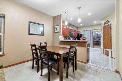 1233 10th St NW, Cedar Rapids, IA 52405 - photo 6