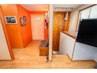 566 65th St, Springfield, OR 97478 - photo 3