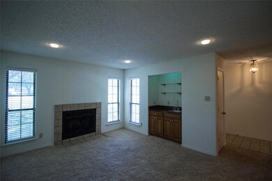 900 Kilkenny Ct unit A, Denton, TX 76210 - photo 2