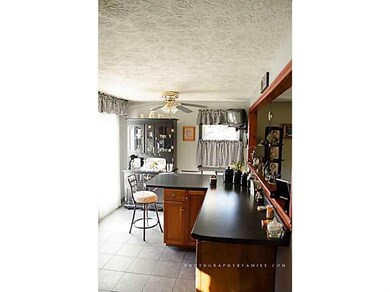 Kitchen. 17 x9