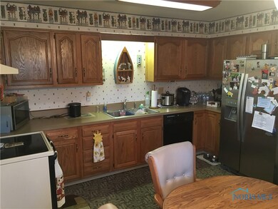 EAT-IN KITCHEN