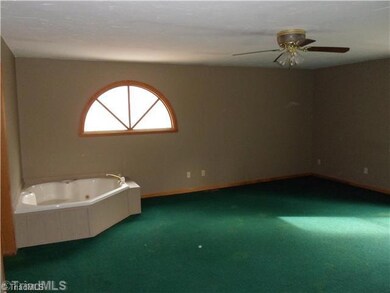 940 Greenleaf Acres Dr, Asheboro, NC 27205 - photo 3