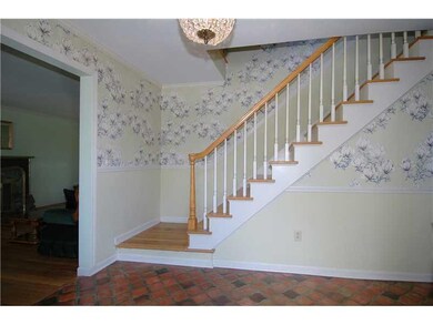 Entry/Foyer.
