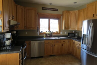 253 25th Ave NE, Jamestown, ND 58401 - photo 4