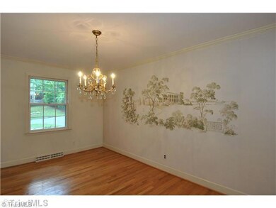 Dining Room. Murals are back - per Southern Home Magazine!