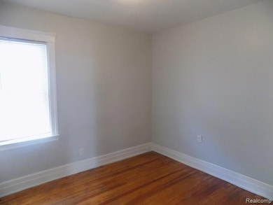 2331 Caniff St, HamtraMcK, MI 48212 - photo 5