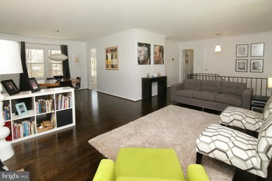 9102 Santayana Dr, Fairfax, VA 22031 - photo 6