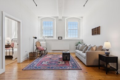 2 bedroom+den unit - 18-420