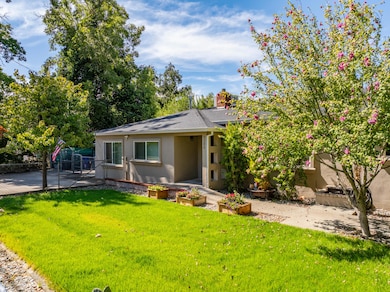 5386 Elm Ln, Redding, CA 96001 - photo 2