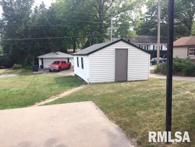 904 Belmont St, Davenport, IA 52804 - photo 4