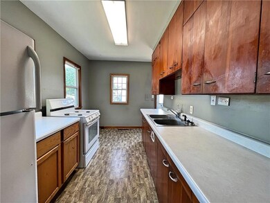 302 E 17th St N, Newton, IA 50208 - photo 5