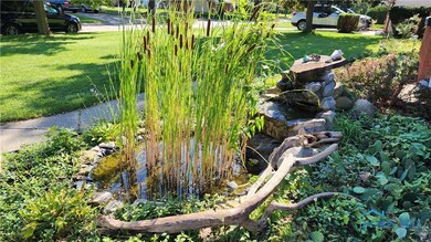 Peacefull Entry way pond