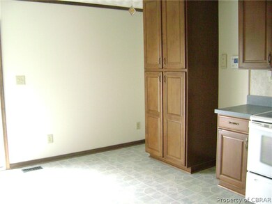 Eat-in kitchen