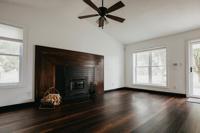 8704 Seabright Dr-15