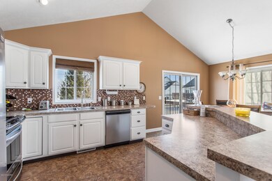 1404 Woodfield Ln, Zeeland, MI 49464 - photo 6