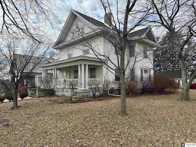 927 N Beaver Ave, York, NE 68467 - photo 2