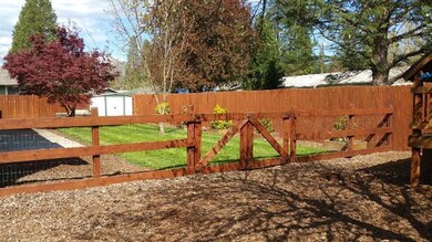 641 SW Western Ave, Grants Pass, OR 97526 - photo 3