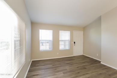 002-photo-living-room-11710275