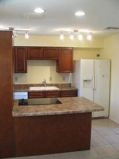 Kitchen - Breakfast Bar
