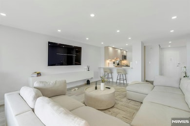 Hudson Harbor unit 11D, Edgewater, NJ 07020 - photo 5