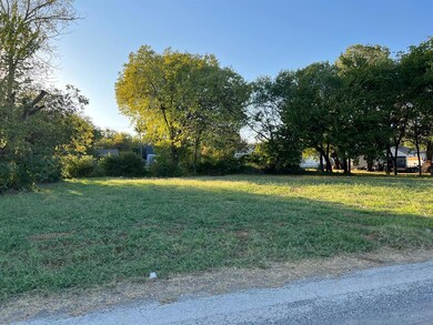 1026 N Dixon St, Gainesville, TX 76240 - photo 3