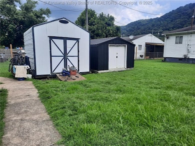 4809 1/2 Church Dr, Charleston, WV 25306 - photo 2