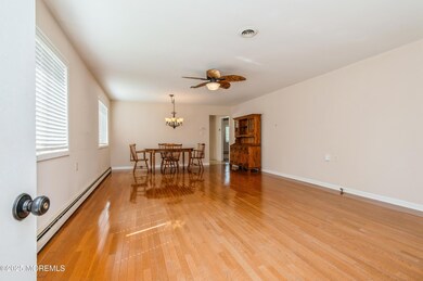 02_821JamaicaBlvd_1_LivingRoom_HiRes
