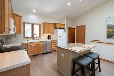 6-web-or-mls-8067-amber-creek-dr-sw