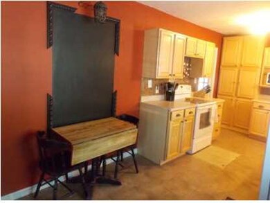 Kitchen and dining room combo.