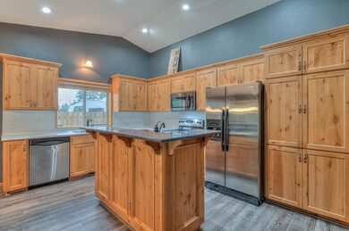 2662 SW 27th St, Redmond, OR 97756 - photo 2