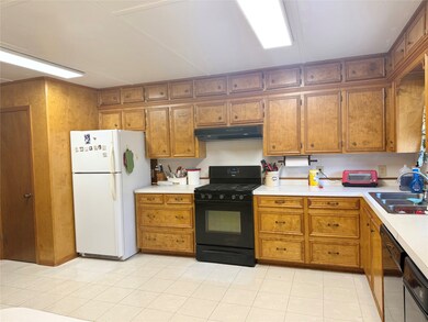 210 Magnolia Cove, Onalaska, TX 77360 - photo 2