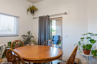 06_2364E50S_2_DiningRoom_HiRes