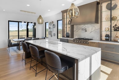 2920 Three Oaks Ln, Cincinnati, OH 45209 - photo 3