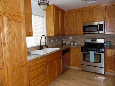Kitchen w/ new microwave