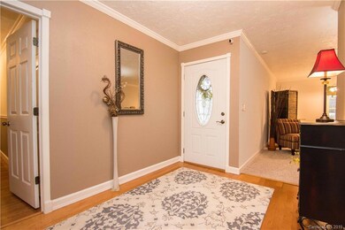 Beautiful Foyer W/Wood