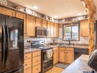 3287 Sunset Dr, Hubbard, OR 97032 - photo 5