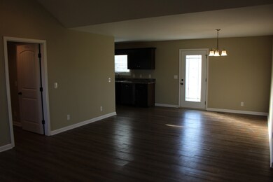 510 Skinner Flat Rd, Manchester, TN 37355 - photo 5