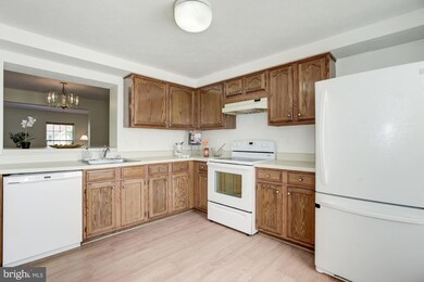 13968 Winding Ridge Ln, Centreville, VA 20121 - photo 4