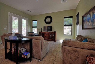 Family Room(2)