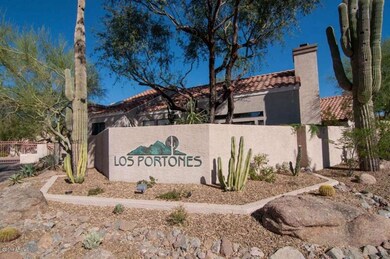 Los Portones