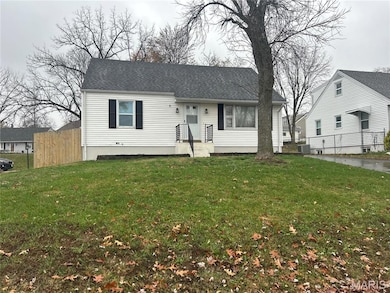 10974 Three Court Dr, Saint Louis, MO 63123 - photo 2