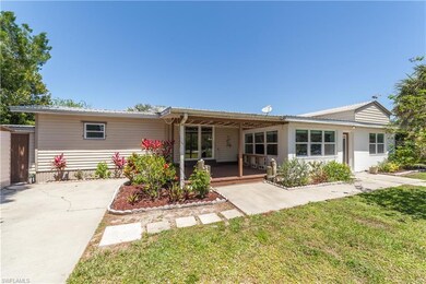 1014 E Anchor Ln, Moore Haven, FL 33471