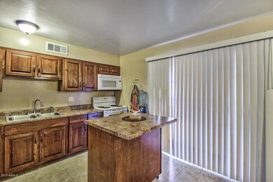 1815-N-52nd-Dr-20