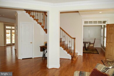 9044 John Sutherland Ln, Lorton, VA 22079 - photo 4