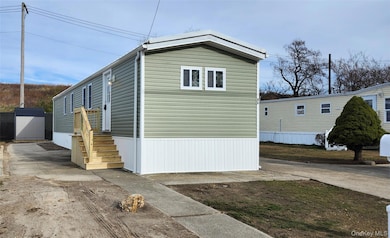 86 Lincoln Ave, Holbrook, NY 11741 - photo 2