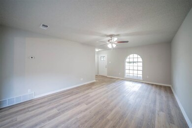 604 Hallvale Dr, Fort Worth, TX 76108 - photo 3