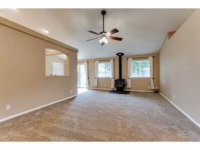 768 Blue Jay Loop, Creswell, OR 97426 - photo 4